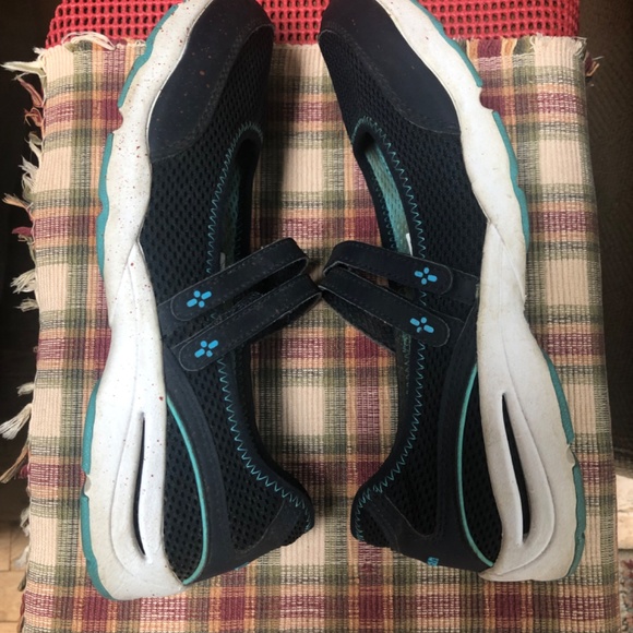 LL Bean Shoes Velcro closure size 8 - Picture 5 of 9